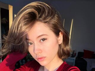 camgirl playing with dildo MarvisHey