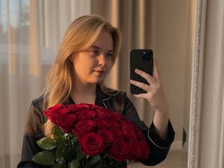 masturbating MelissaMyla