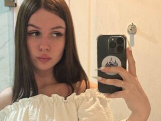 masturbating cam girl MiaRioti