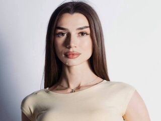 hot cam girl fingering shaved pussy MyriamDonalson