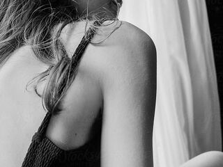 naked girl with webcam masturbating RemaRoy