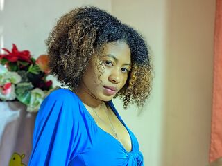 masturbating camgirl SaholyCloe