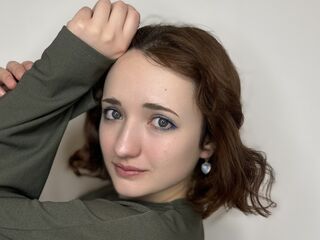 camslut fingering shaved pussy SaundraTowler