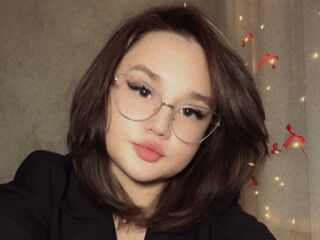 live cam show ShielaQuam