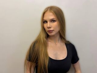 camslut topless SusieAlvia