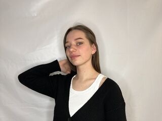 beautiful webcam girl SynnoveHayley