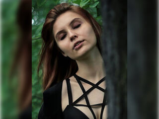 naughty cam girl fingering shaved pussy TaylorObskura