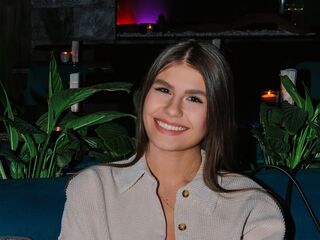 naughty camgirl masturbating TiaBeumer