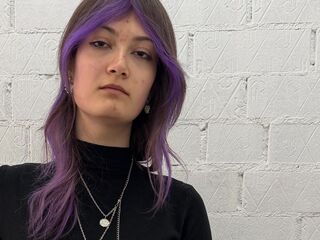 cam girl playing with sextoy TieshaKresha