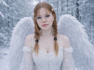 cam girl playing with dildo TinaCandle